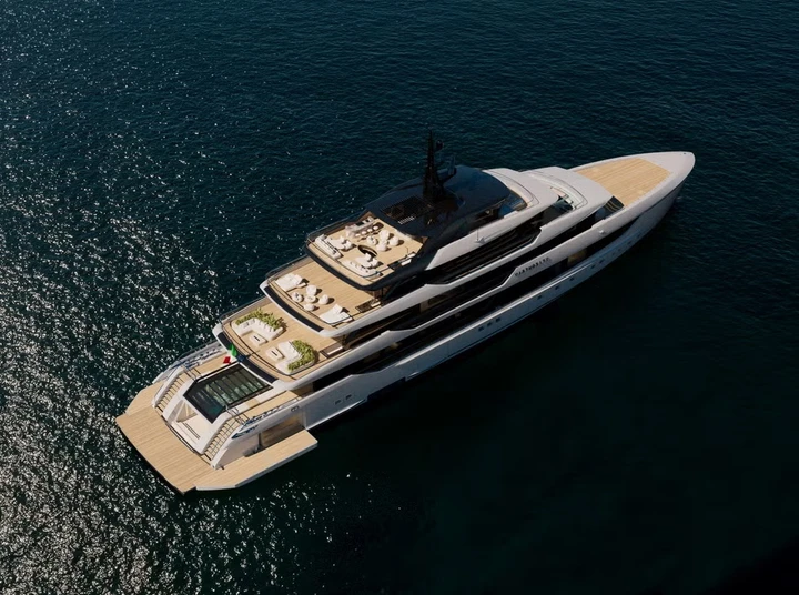 Virtuosity, il superyacht da 74 metri con un albero a bordo