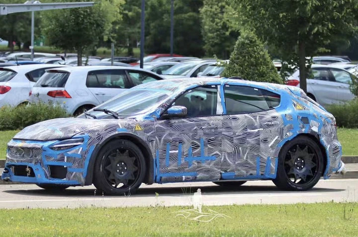 Le supercar elettriche hanno un futuro? Ferrari rimanda il suo secondo modello