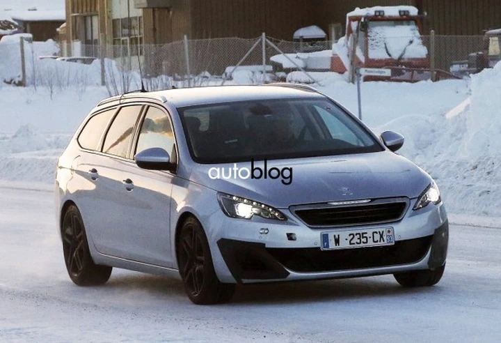 Foto spia: Peugeot 308 SW GTI