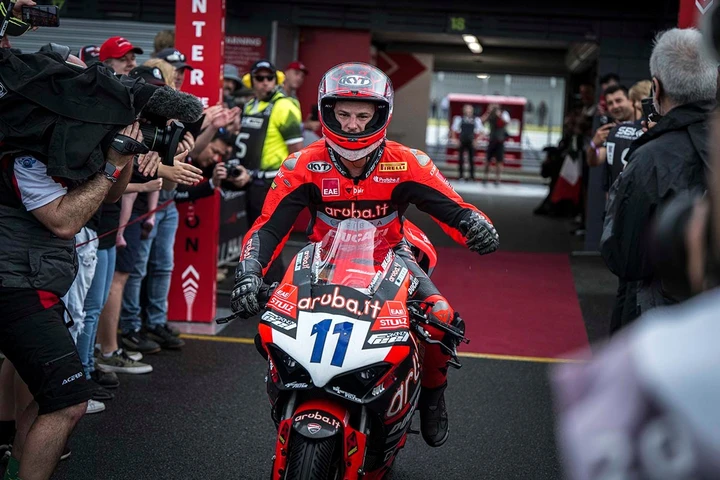 Supersport Australia: prima vittoria per Bulega e la Panigale V2