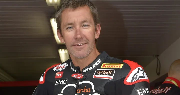 Troy Bayliss vittima di un incidente in bici: una vertebra fratturata per l'australiano