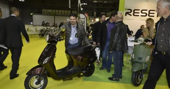 Cloni Vespa sequestrati al Salone EICMA di Milano