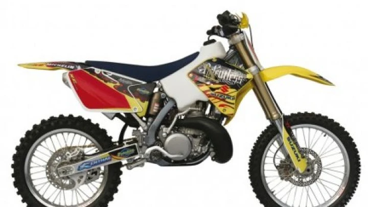 Suzuki RM125/250 Cross Country per il Regno Unito