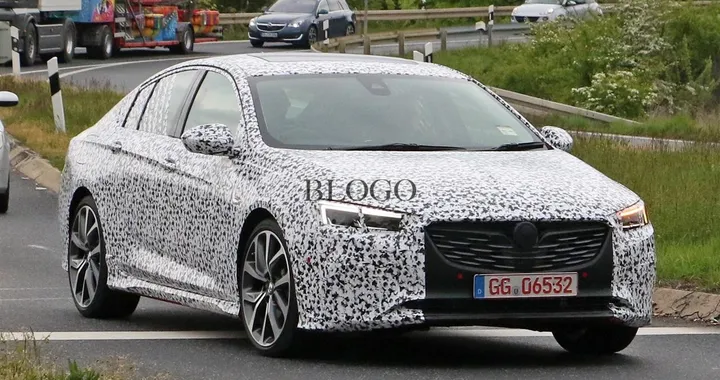 Opel Insignia OPC: prime foto spia