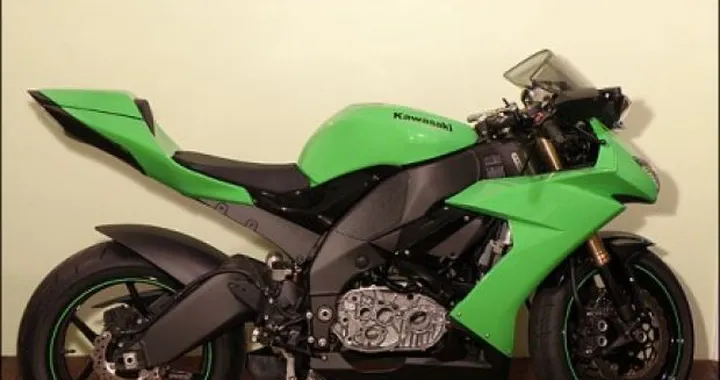 Una Superbike con motore 2 tempi da 1100cc e 250cv su base Kawasaki ZX-10R