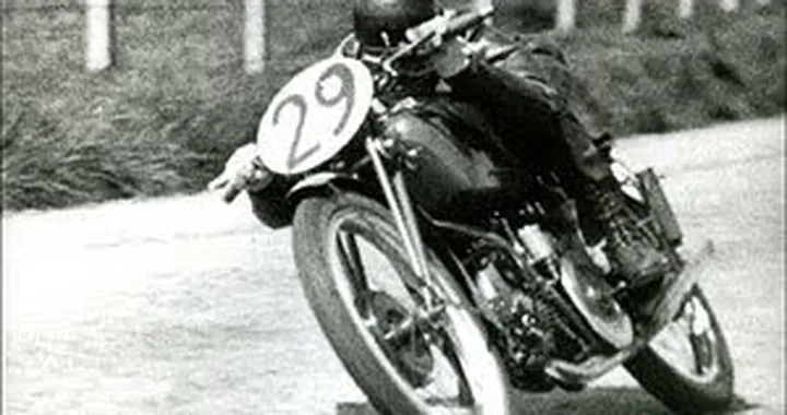 La “duemmezzo”, dai primordi alla Moto3: la Guzzi “mono” per 30 anni sugli scudi. Enzo Ferrari … l’avversario