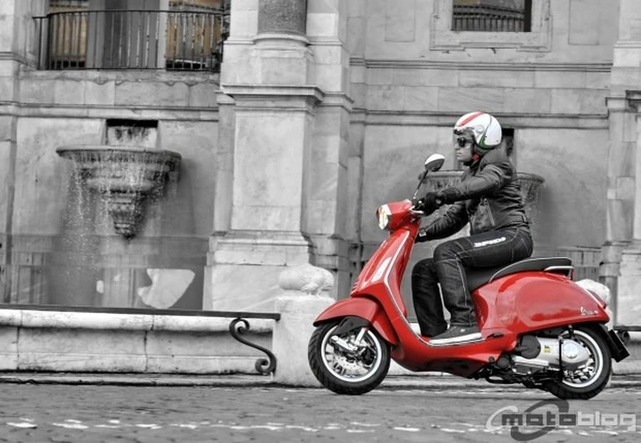 Vespa Sprint 125: il nostro test per le strade di Roma