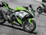 Kawasaki: la Ninja 300 30th Anniversary anche in Italia [Video]