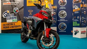 AZ Graphishop Adesivo Protettivo Per Tappo Benzina Ducati Streetfighter V2 - Resina 3D, Italian Style