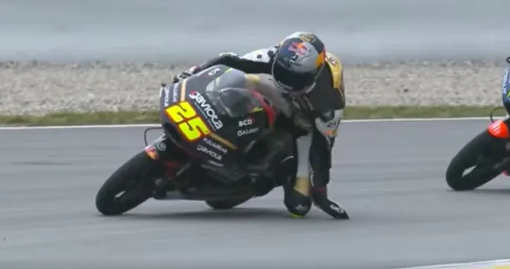 Moto3: Fernandez controlla l'asfalto con la mano in piena piega! [Video]