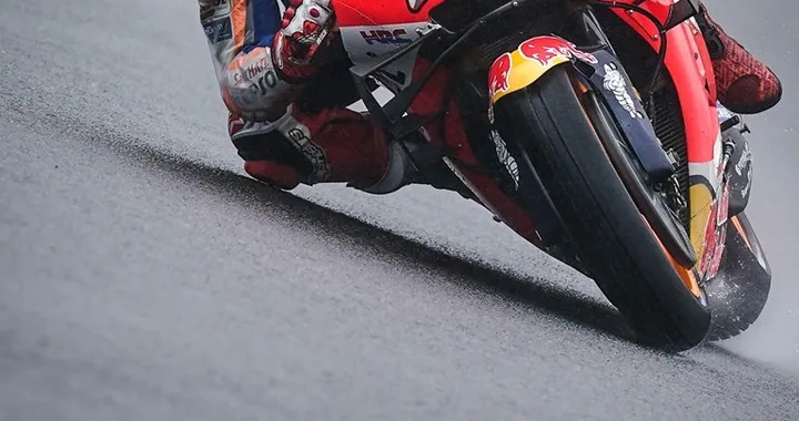 MotoGP qualifiche: Marquez “brucia” le tre Yamaha di Morbidelli, Quartararo, Vinales. Rosse, terza fila. Rossi 10°