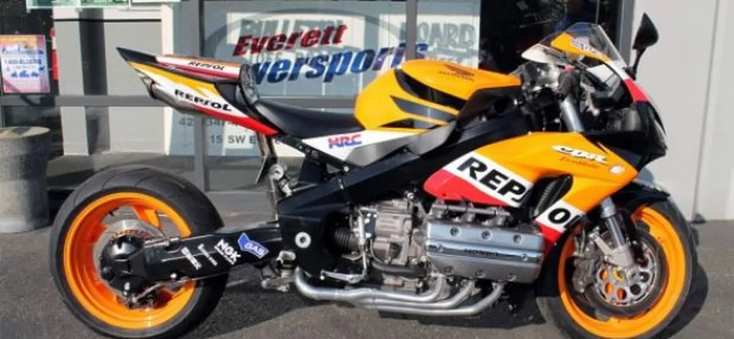 Honda CBR1800RR Goldwing by Cedric Smith