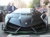 Lamborghini Veneno Roadster blocca il traffico di Londra, spettacolo in città