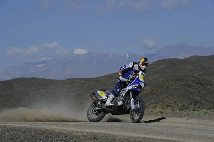 Cyril Despres si lancia sulle quattro ruote con Peugeot nella Dakar, ma non molla Yamaha