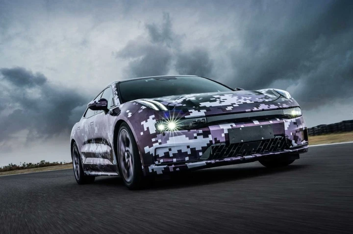 Lynk & Co Zero: nuovo SUV-coupé durante i test di sviluppo