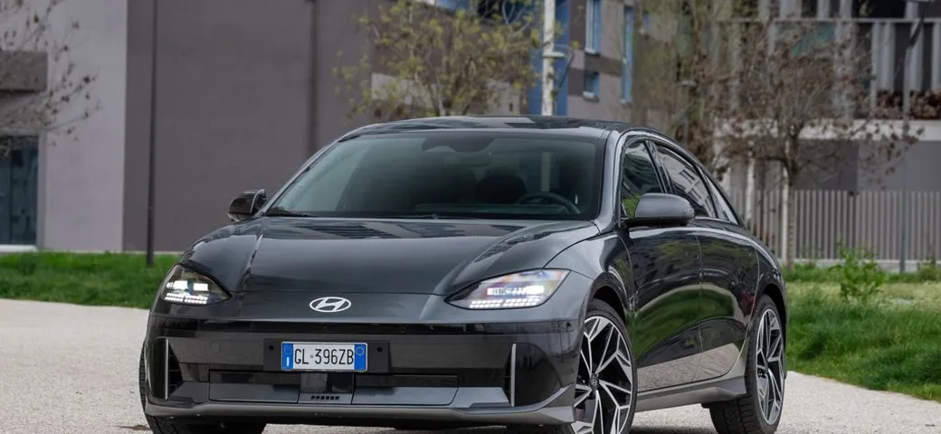 Hyundai IONIQ 6: la prova su strada della versione con batteria da 77,4 kWh Long Range