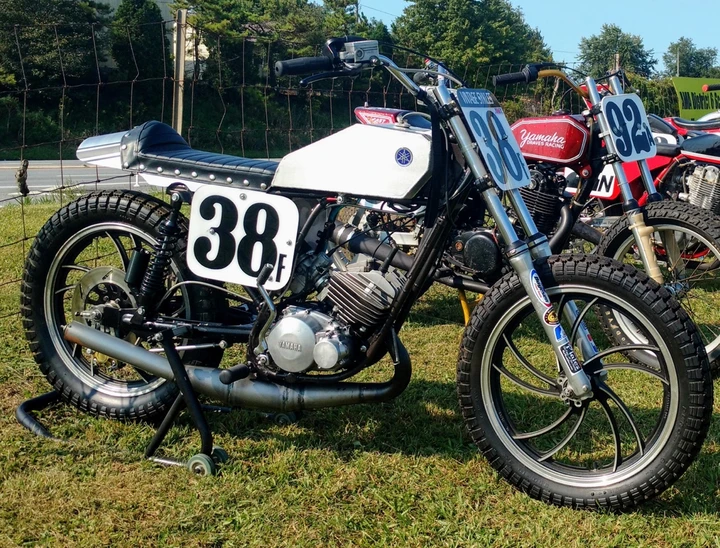 Sputnik: quando una Yamaha degli anni ’70 rinasce come flat track d’autore