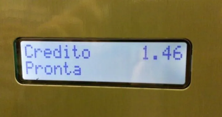 Foto del giorno: Distributori di bevande tifano Rossi