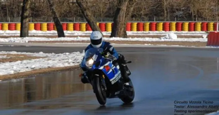 Foto del giorno: Pirelli Angel ST in derapata