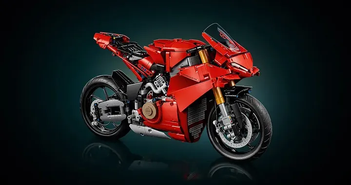 Ducati Panigale V4 S Lego Technic: un’icona delle due ruote in 1.603 mattoncini