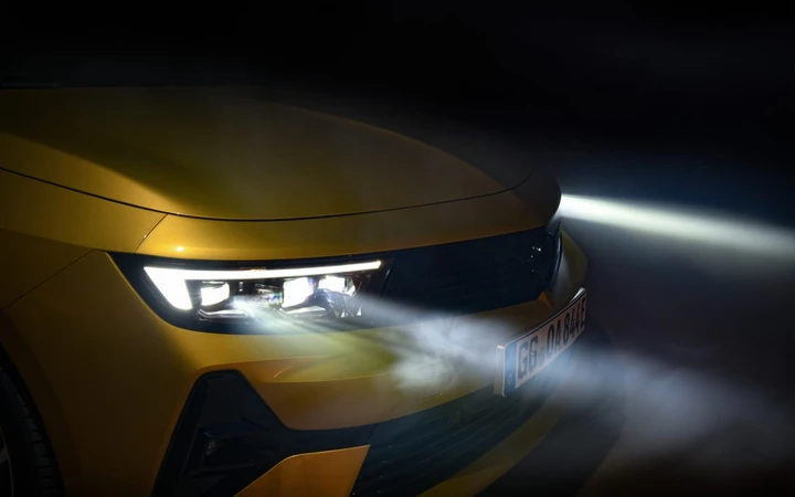 Opel rivoluziona l'illuminazione con i fari Intelli-Lux LED