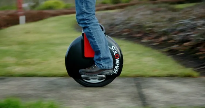 Solowheel: l'uniciclo elettrico più compatto del mondo