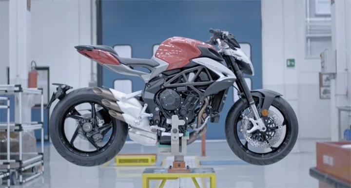Anteprima MV Agusta Brutale 800 MY 2016