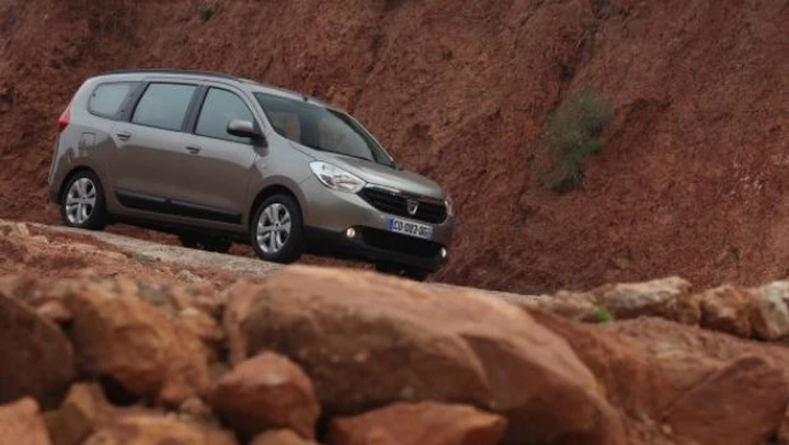 Dacia Lodgy: prova su strada e test drive