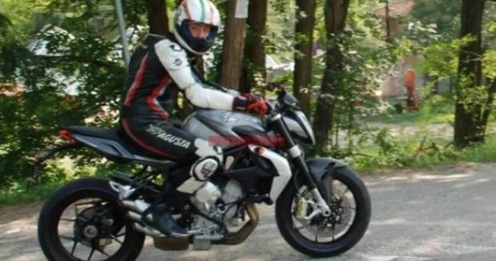 MV Agusta Brutale 675 2012: prima foto spia
