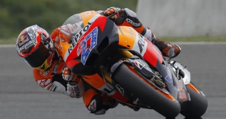 MotoGP Le Mans, poker di Stoner. Simoncelli e Dovizioso in prima fila. Rossi nono