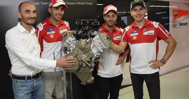 Ducati Desmosedici Stradale: a Misano svelato il motore figlio della MotoGP