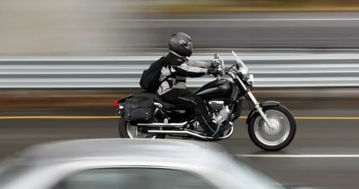 Incidente in moto a Varese: si riapre il dibattito sui guardrail