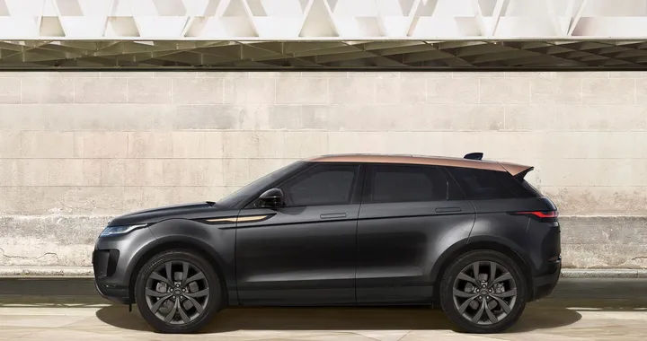 Range Rover Evoque 2022: arrivano la Bronze Collection Edition e la P300 HST