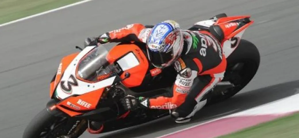 WSBK a Valencia: un Max Biaggi da brividi precede Spies e Haga nelle QP1