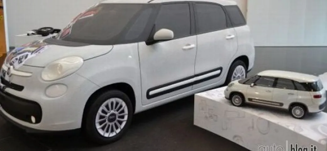 Fiat 500XL al Salone di Parigi 2012?