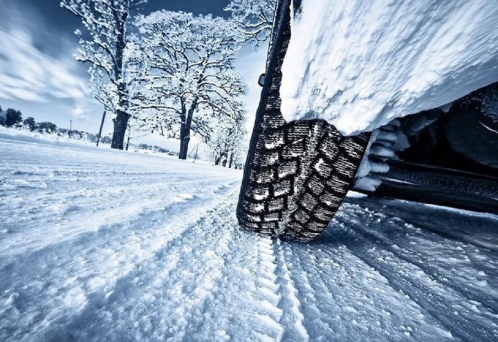 Come guidare in condizioni invernali difficili