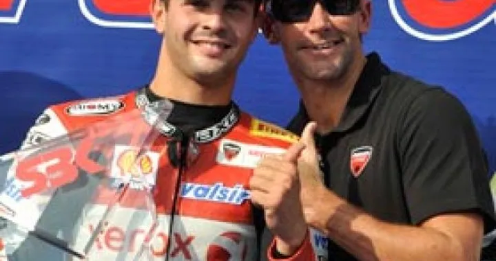 Scintille nella superpole di Imola: svetta Fabrizio su Spies. Il "leone" Biaggi doma il "galletto" Simoncelli