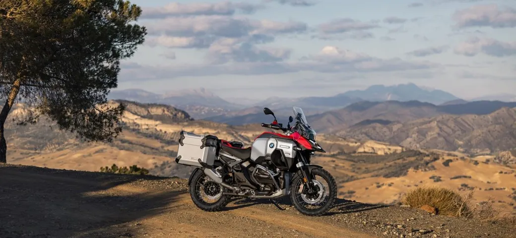 BMW R 1300 GS: 45 anni di evoluzione e innovazione
