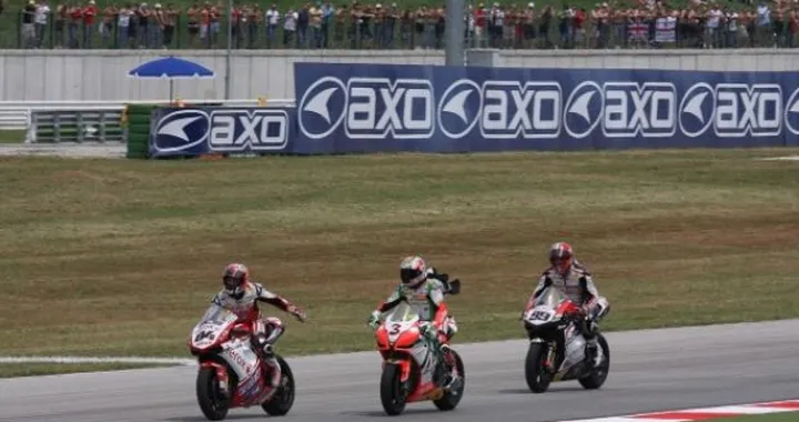 Foto del giorno: SBK Misano 2010, terzetto tricolore