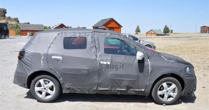 Foto spia nuova Suzuki SX4