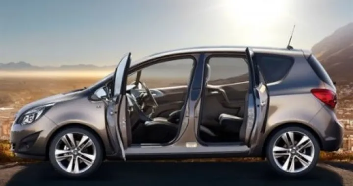 Nuova Opel Meriva: ecco le prime foto degli interni