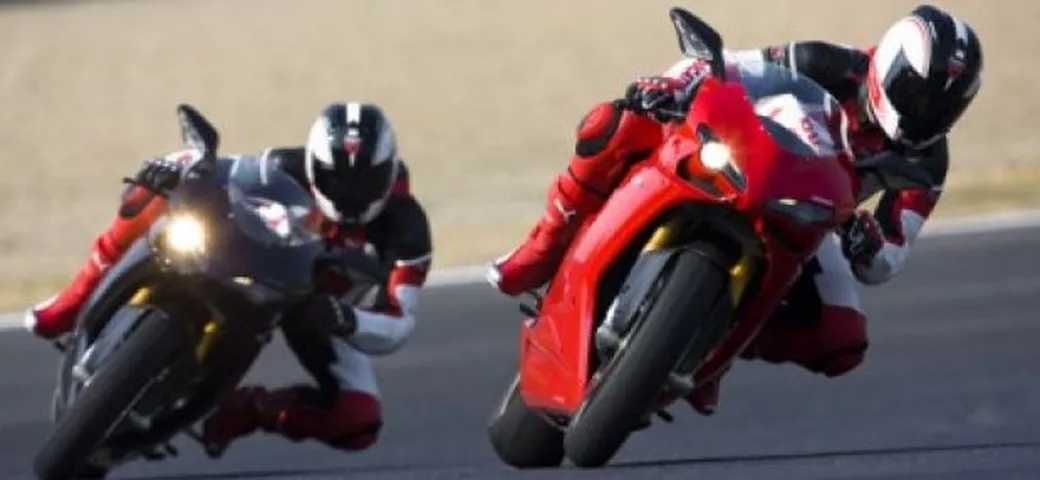 Ripartono i corsi di guida Ducati
