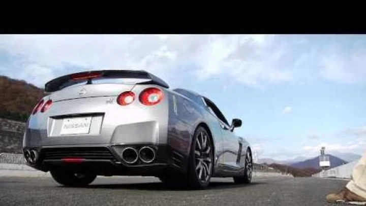Nissan GT-R m.y. 2011: ecco come la supercoupè giapponese sbriciola lo 0-100 km/h