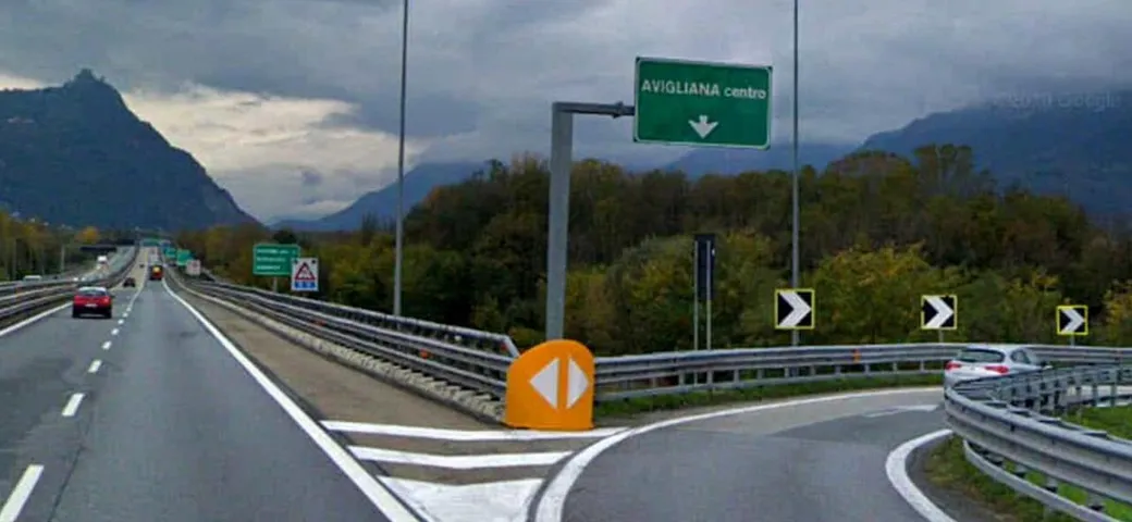 81enne contromano in autostrada: tragedia sfiorata