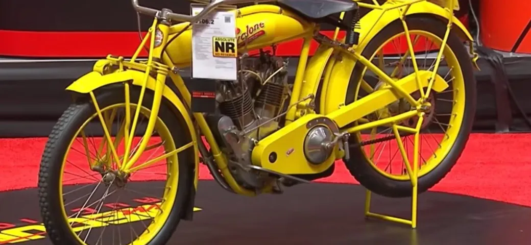 Cyclone V-Twin del 1915: la moto più costosa al mondo venduta all'asta [VIDEO]