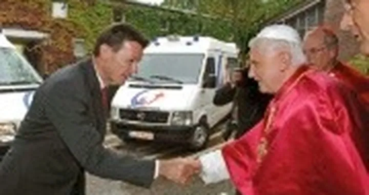 Regalate 2 ambulanze al Papa
