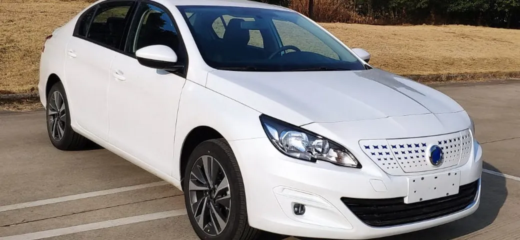 Dongfeng Fukang ES600: una Peugeot 408 elettrica Made in China