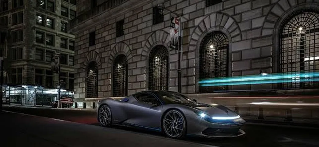 Auto elettriche: la Pininfarina Battista sfila tra le strade di New York