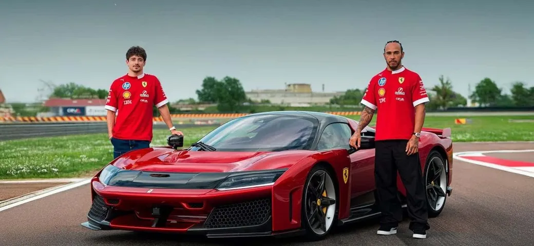 Hamilton e Leclerc, spettacolo a bordo della Ferrari F80 a Fiorano