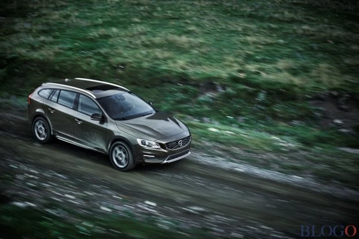 Le immagini e tutte le informazioni sulla Volvo V60 Cross Country